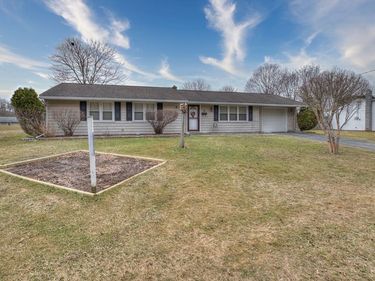 56 Burnside Dr, Swansea, MA 02777
