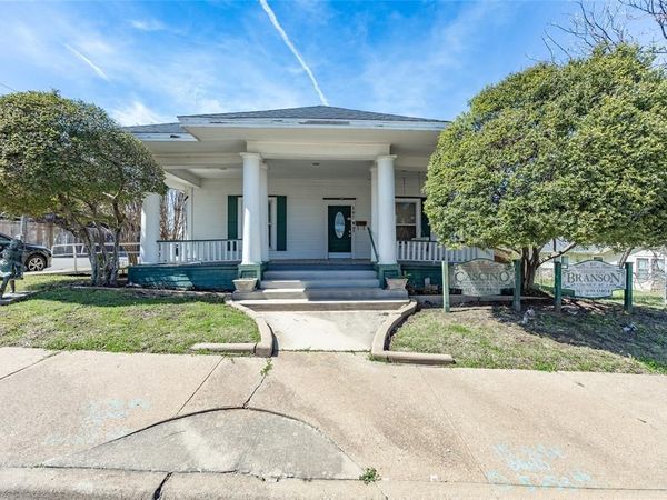 107 N Alamo Street , Weatherford, TX 76086