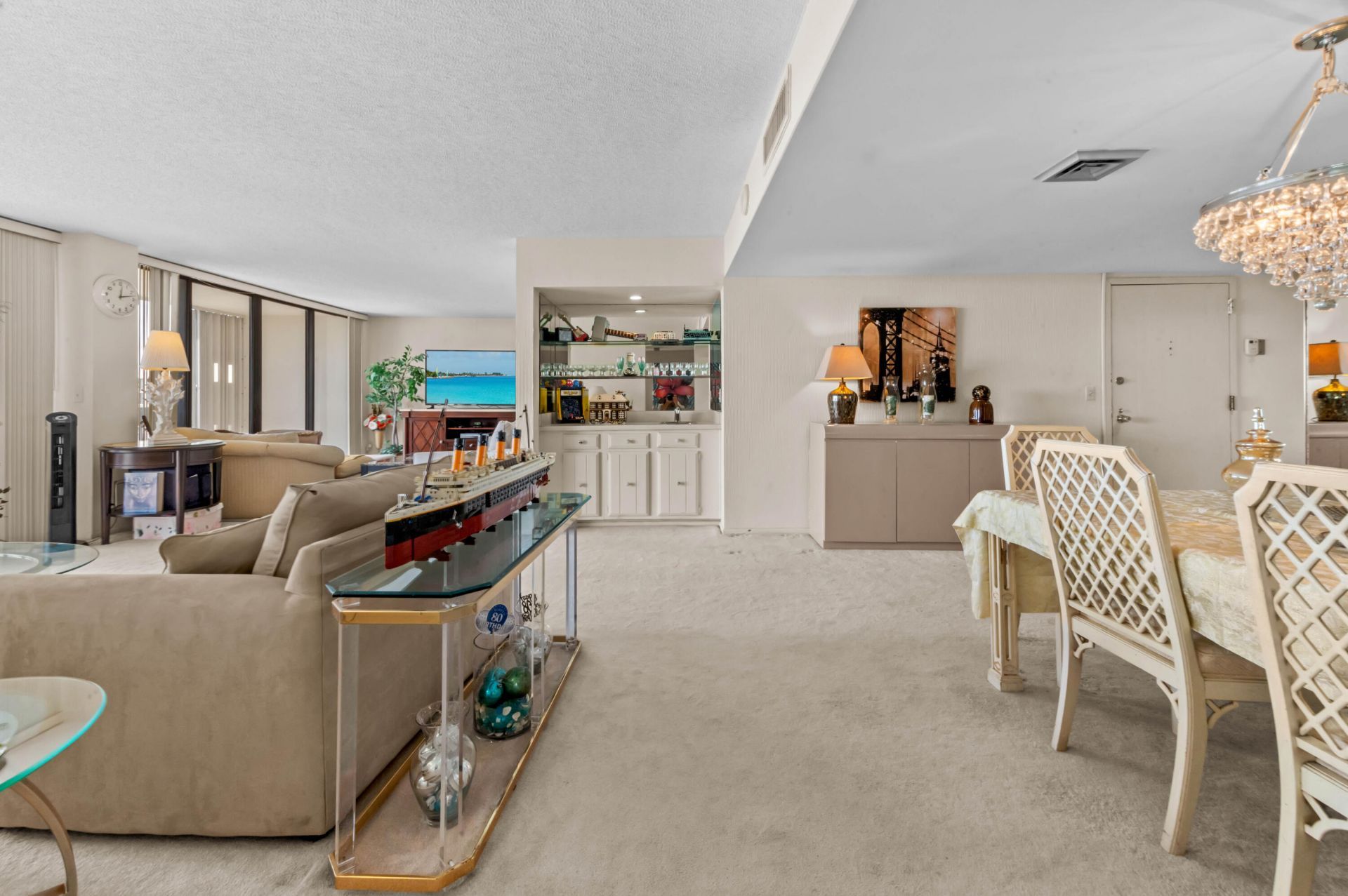 2400 Presidential Way, Unit 2004, West Palm Beach, FL 33401 Photo