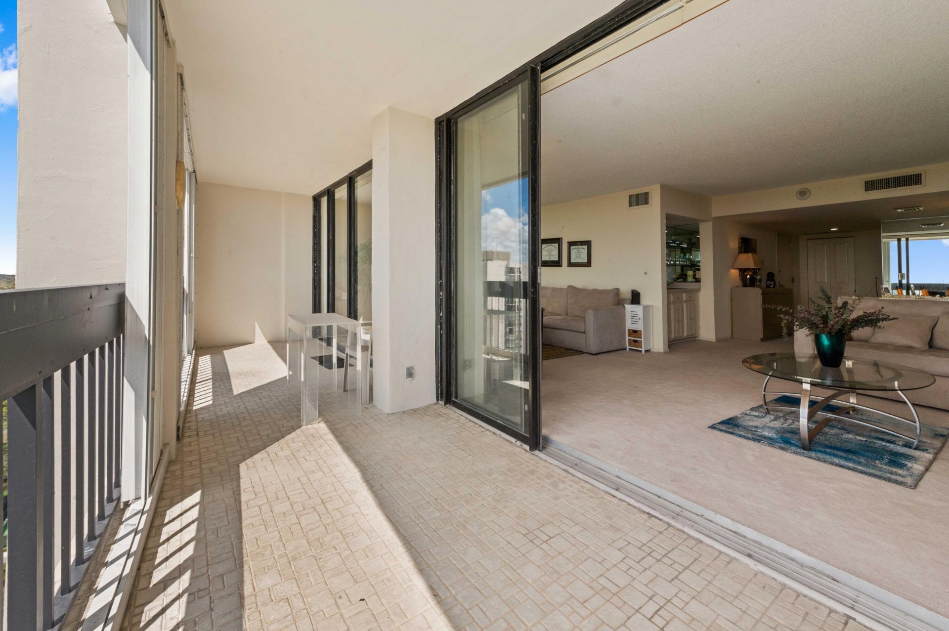 2400 Presidential Way, Unit 2004, West Palm Beach, FL 33401 Photo