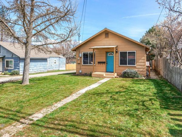 128 S Mountain Avenue, Ashland, OR 97520