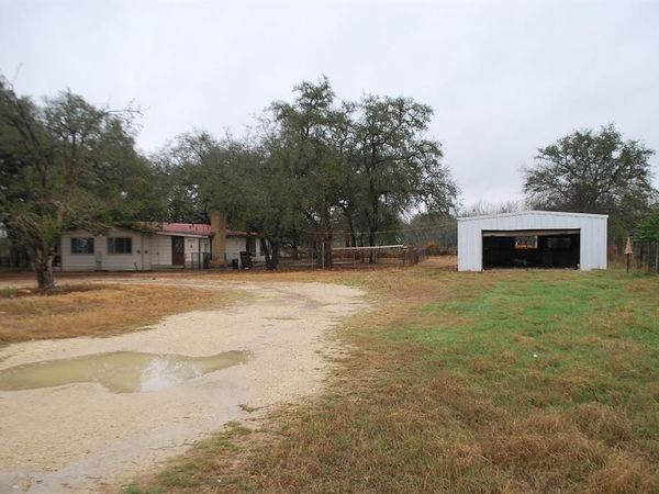 225 Village Drive , Somerset, TX 78069