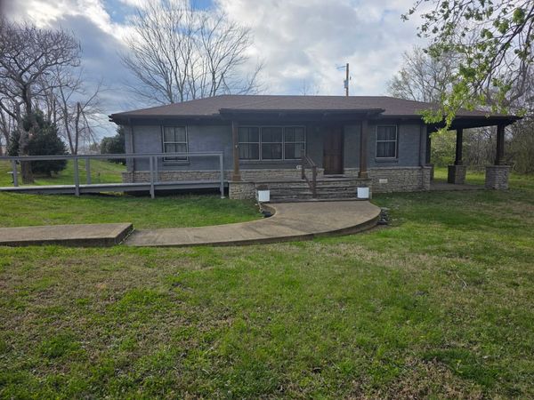 549 Swan Ave , Hohenwald, TN 38462