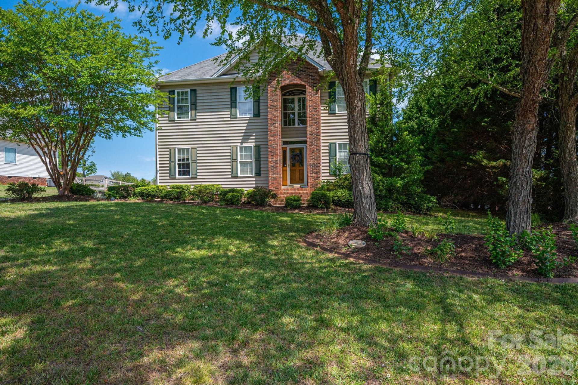 962 Huntington Hills Drive, Lincolnton, NC 28092 Main Photo