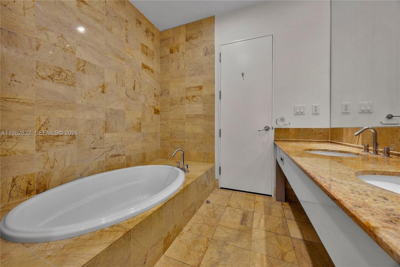 1395 Brickell Ave, Unit 3404, Miami, FL 33131 Photo