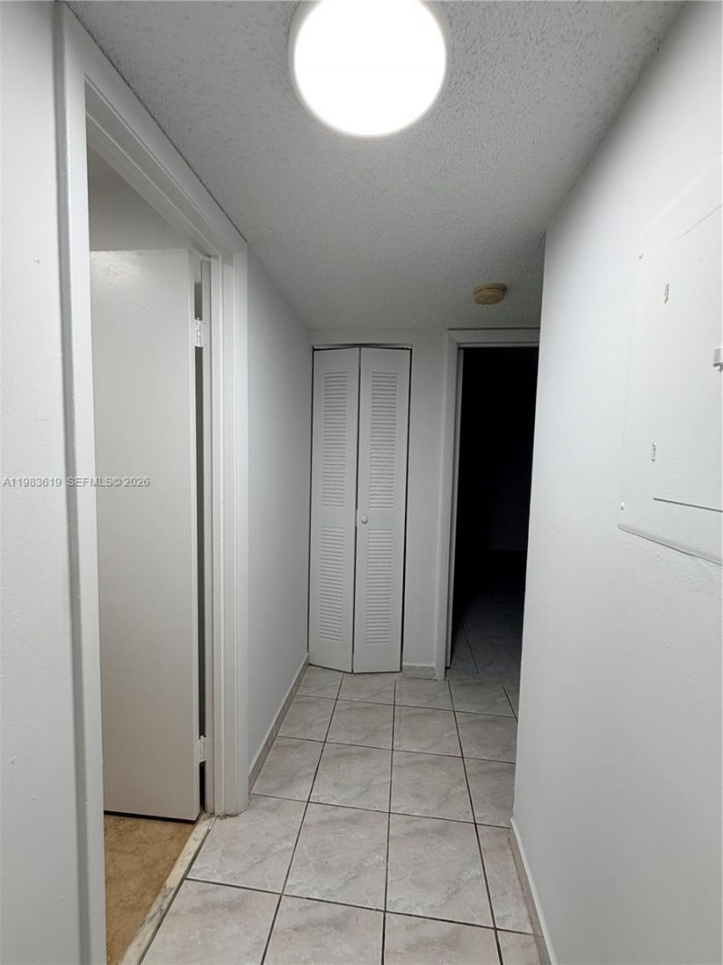 927 NE 199th St, Unit 206, Miami, FL 33179 Photo