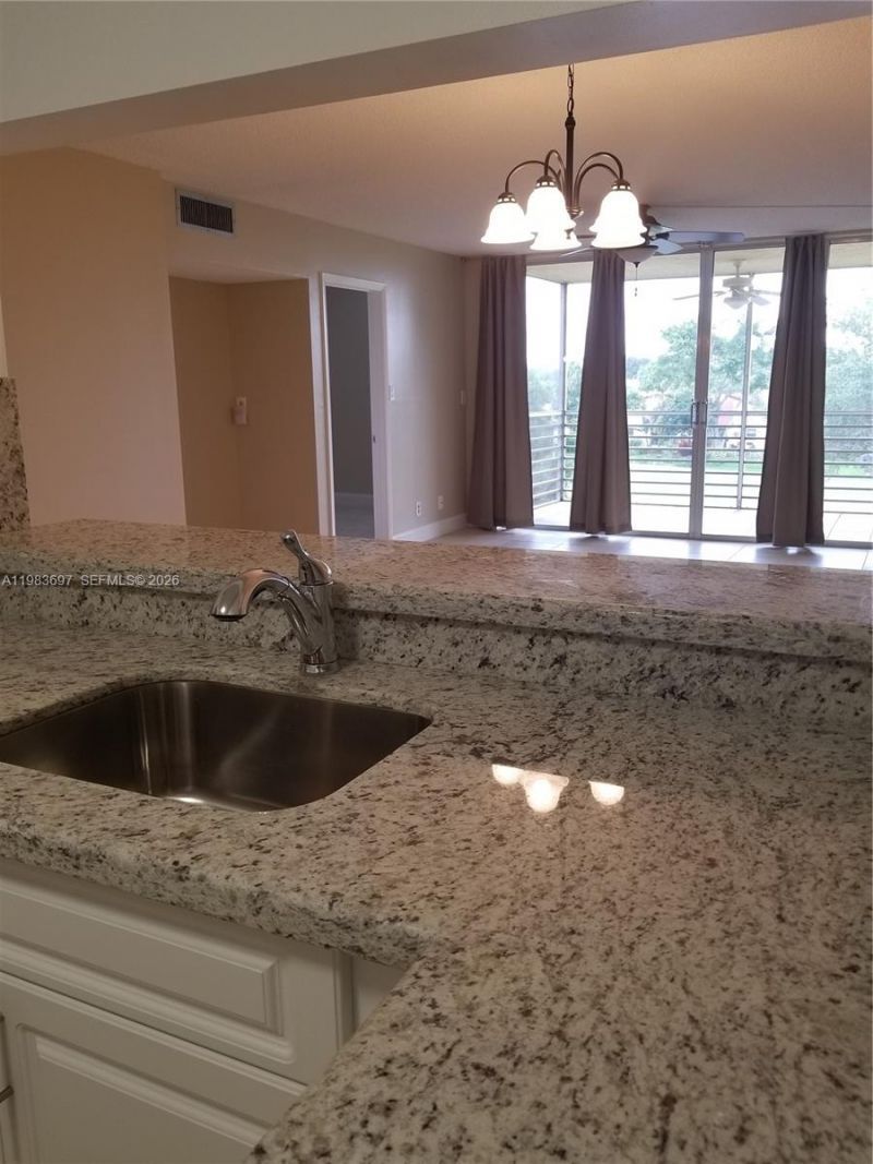 9520 Seagrape Dr , Unit 303, Davie, FL 33324 Photo