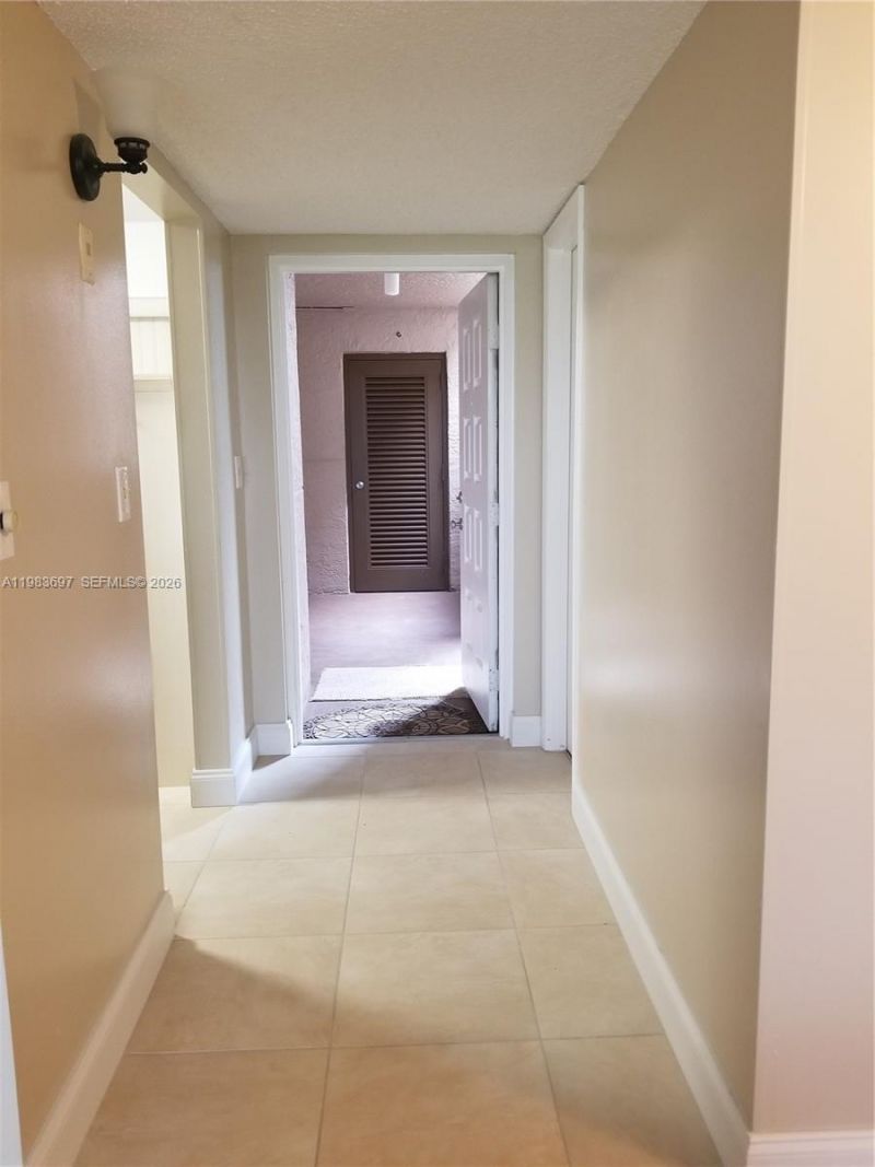 9520 Seagrape Dr , Unit 303, Davie, FL 33324 Photo