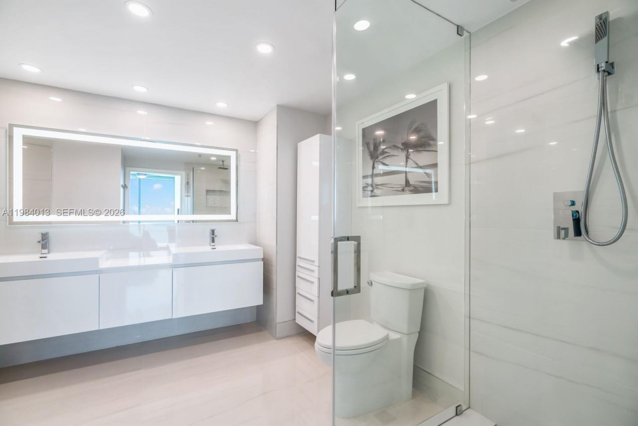 6799 Collins Ave , Unit 1404, Miami Beach, FL 33141 Photo