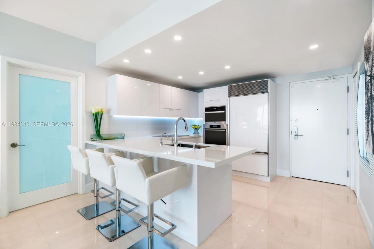 6799 Collins Ave , Unit 1404, Miami Beach, FL 33141 Photo