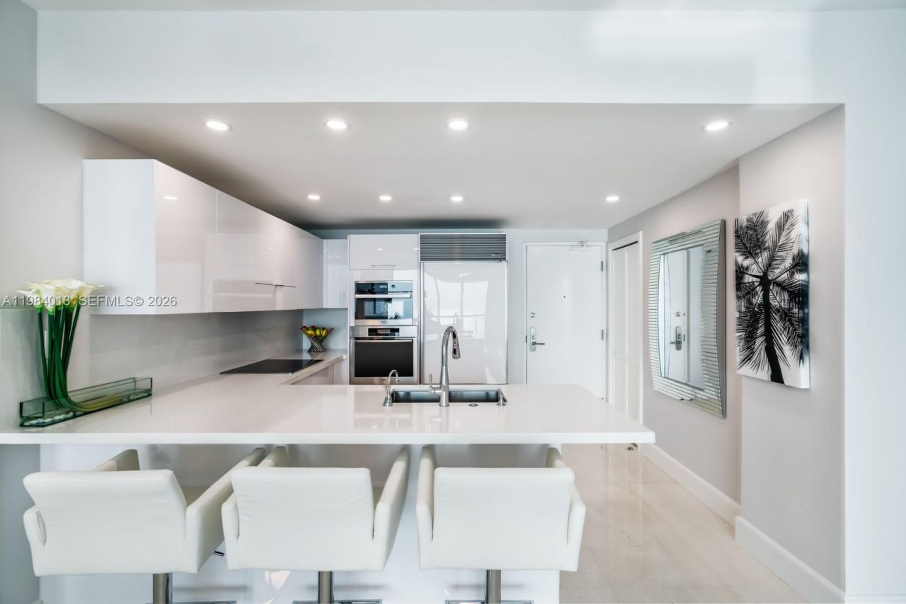 6799 Collins Ave , Unit 1404, Miami Beach, FL 33141 Photo