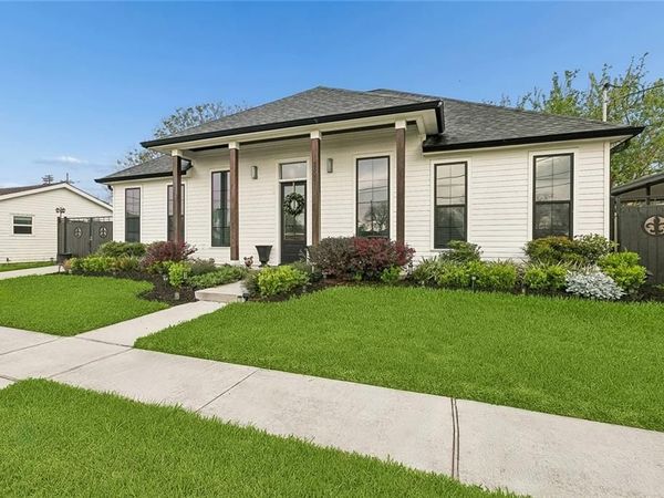 2500 PECAN Drive , Chalmette, LA 70043