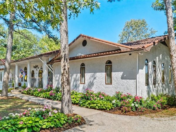 3185 E Van Buren , Eureka Springs, AR 72632