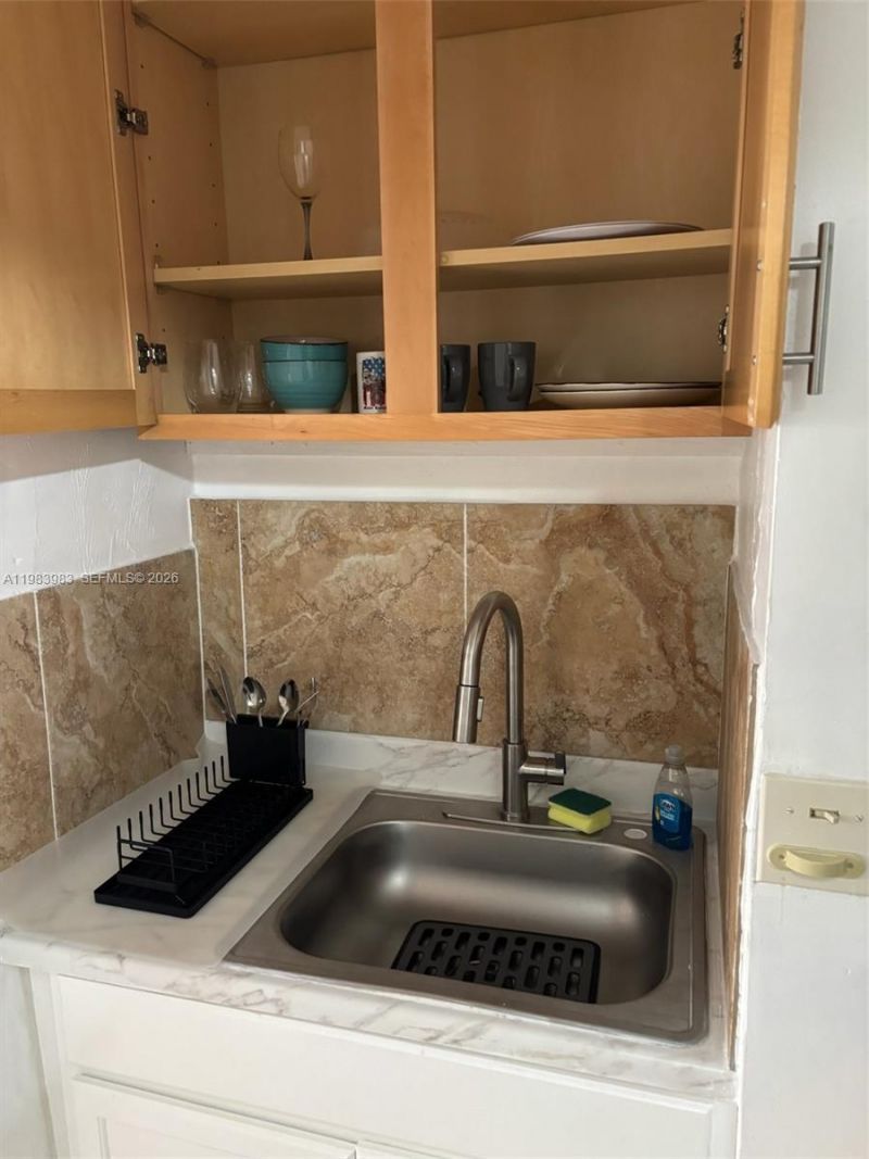 6102 SW 58th St, Unit C, South Miami, FL 33143 Photo