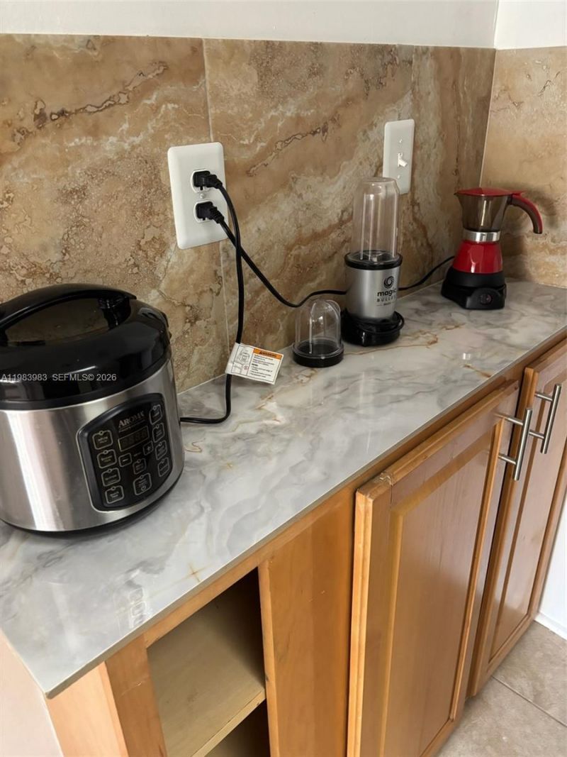 6102 SW 58th St, Unit C, South Miami, FL 33143 Photo