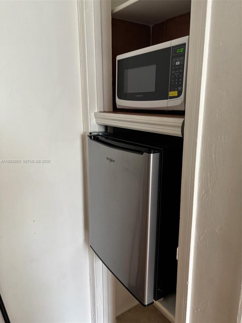 6102 SW 58th St, Unit C, South Miami, FL 33143 Photo