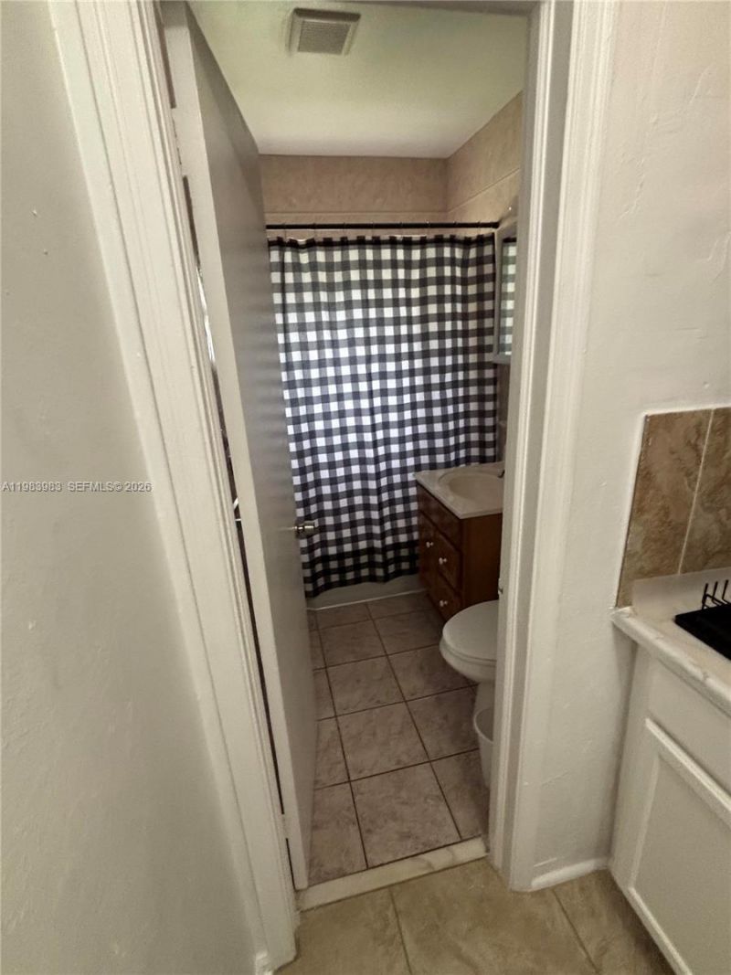 6102 SW 58th St, Unit C, South Miami, FL 33143 Photo