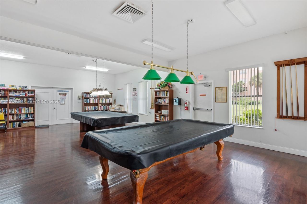 2841 Somerset Dr, Unit 318, Lauderdale Lakes, FL 33311 Photo