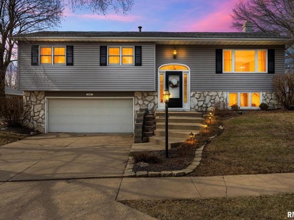 5909 W RIDGECREST Circle, Peoria, IL 61615