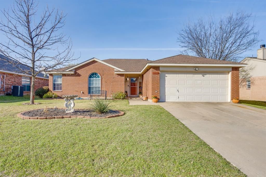625 Creekview Drive, Burleson, TX 76028 Main Photo