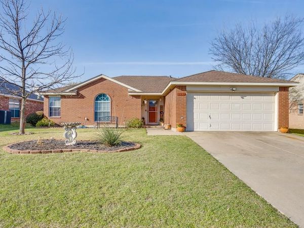 625 Creekview Drive, Burleson, TX 76028