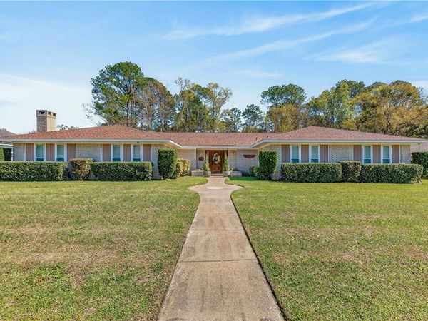 1271 Spring Valley Drive E, Mobile, AL 36693