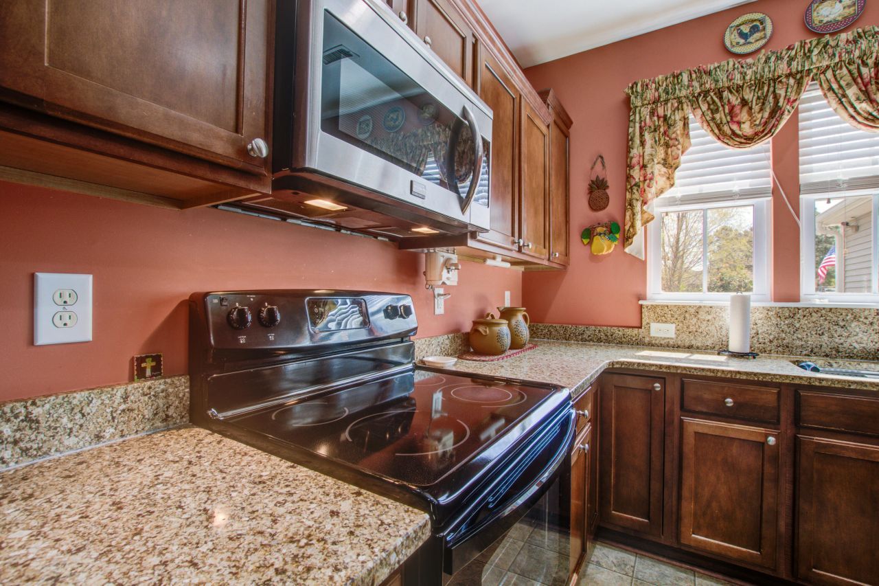 184 Columns Road Photo 10