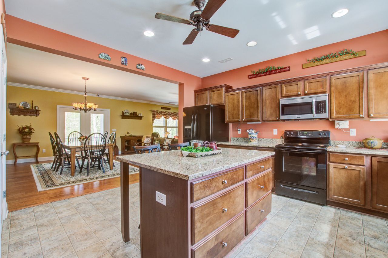 184 Columns Road Photo 12