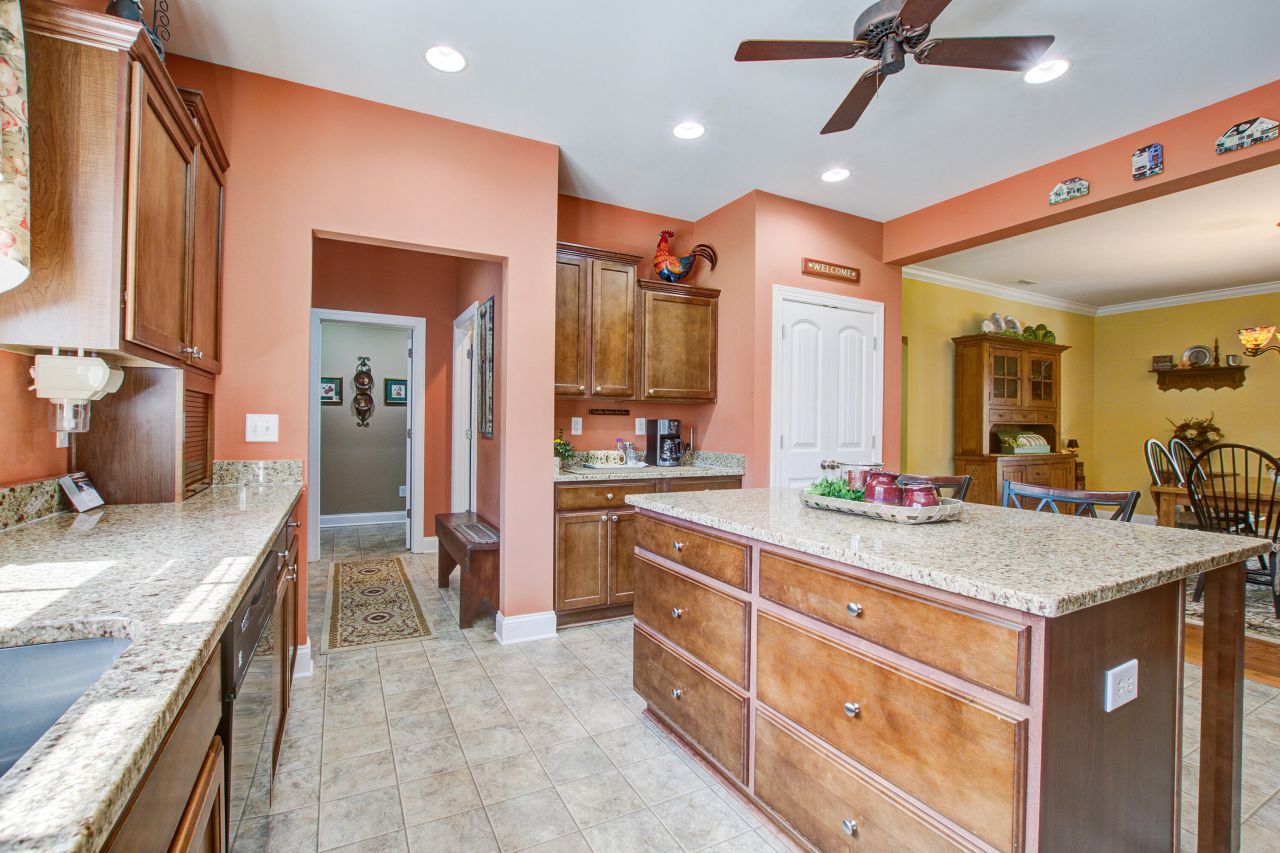 184 Columns Road Photo 13