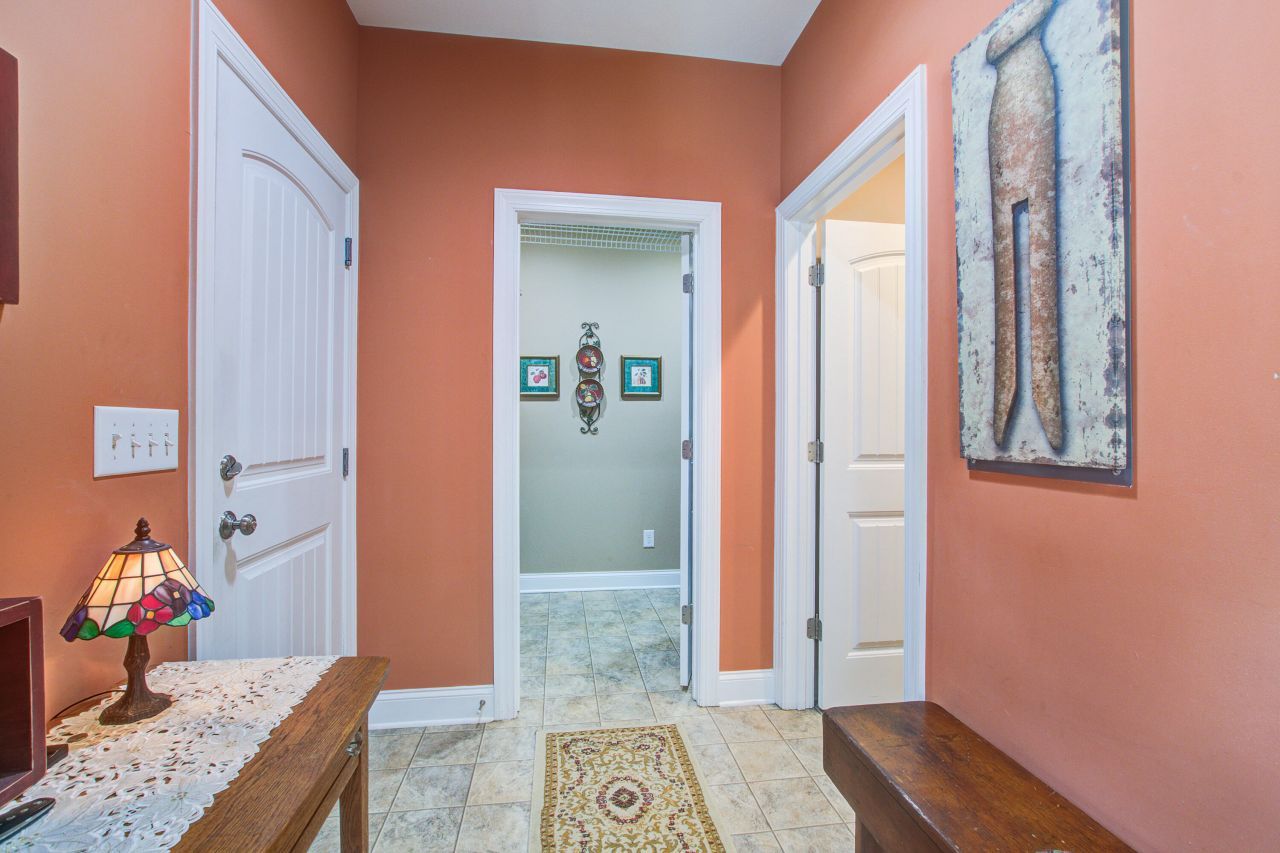 184 Columns Road Photo 14