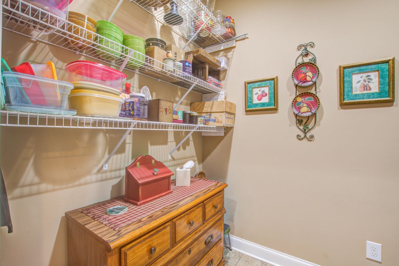 184 Columns Road Photo 15