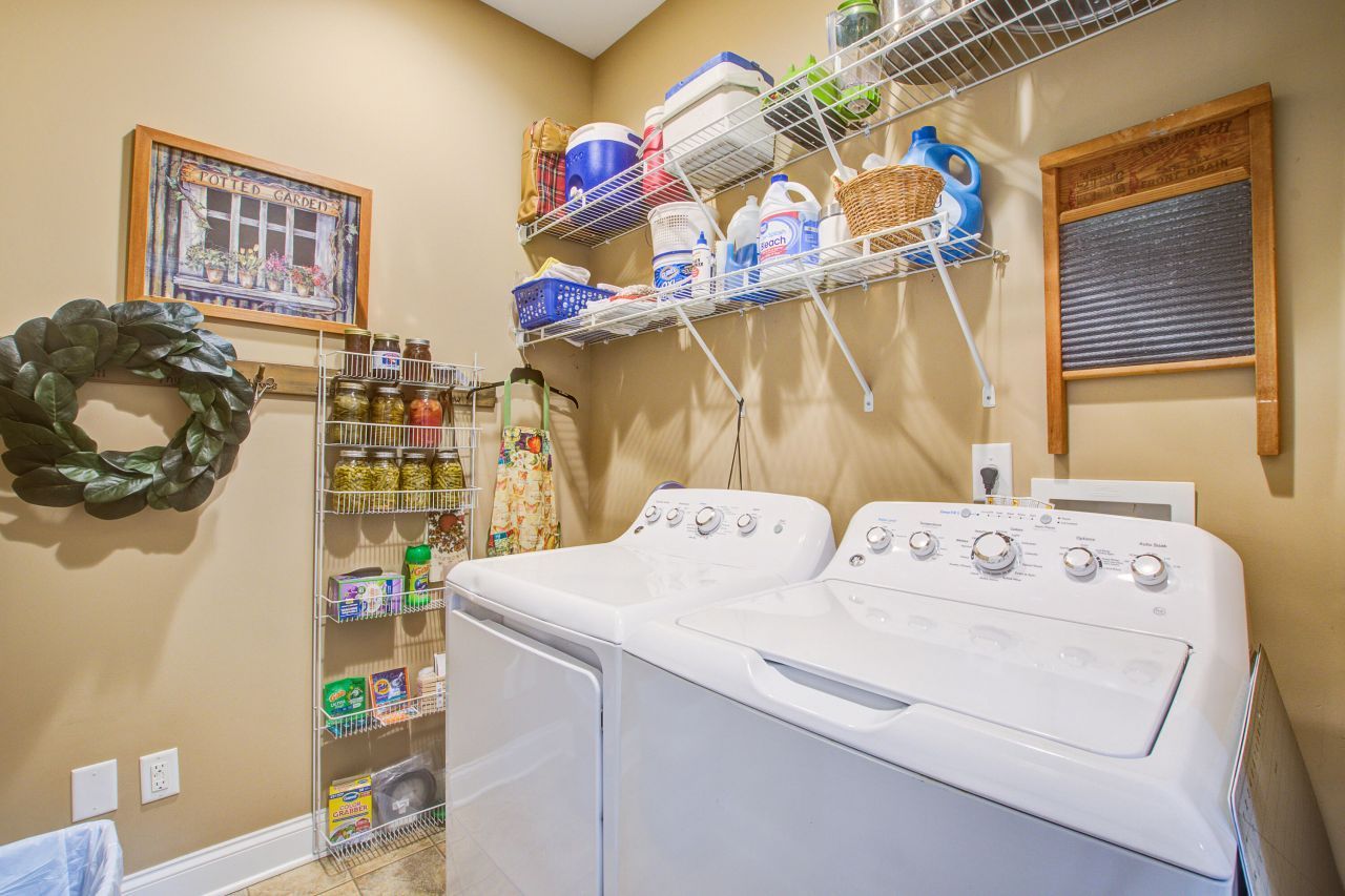 184 Columns Road Photo 16