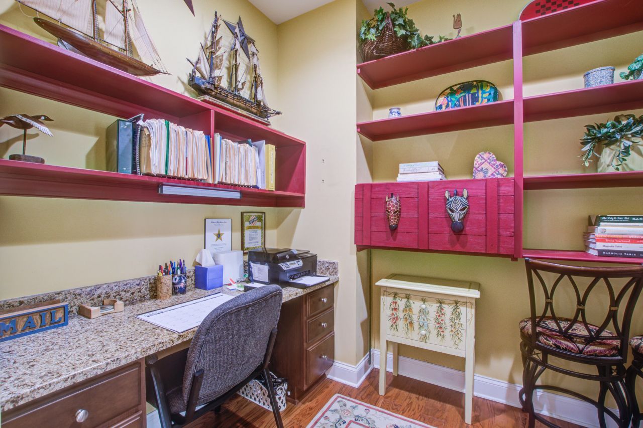 184 Columns Road Photo 17