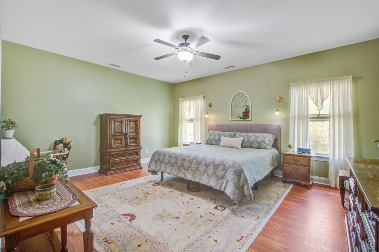 184 Columns Road Photo 19