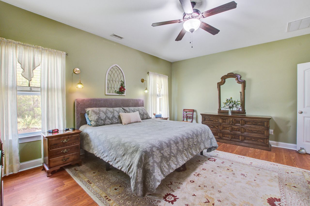 184 Columns Road Photo 20