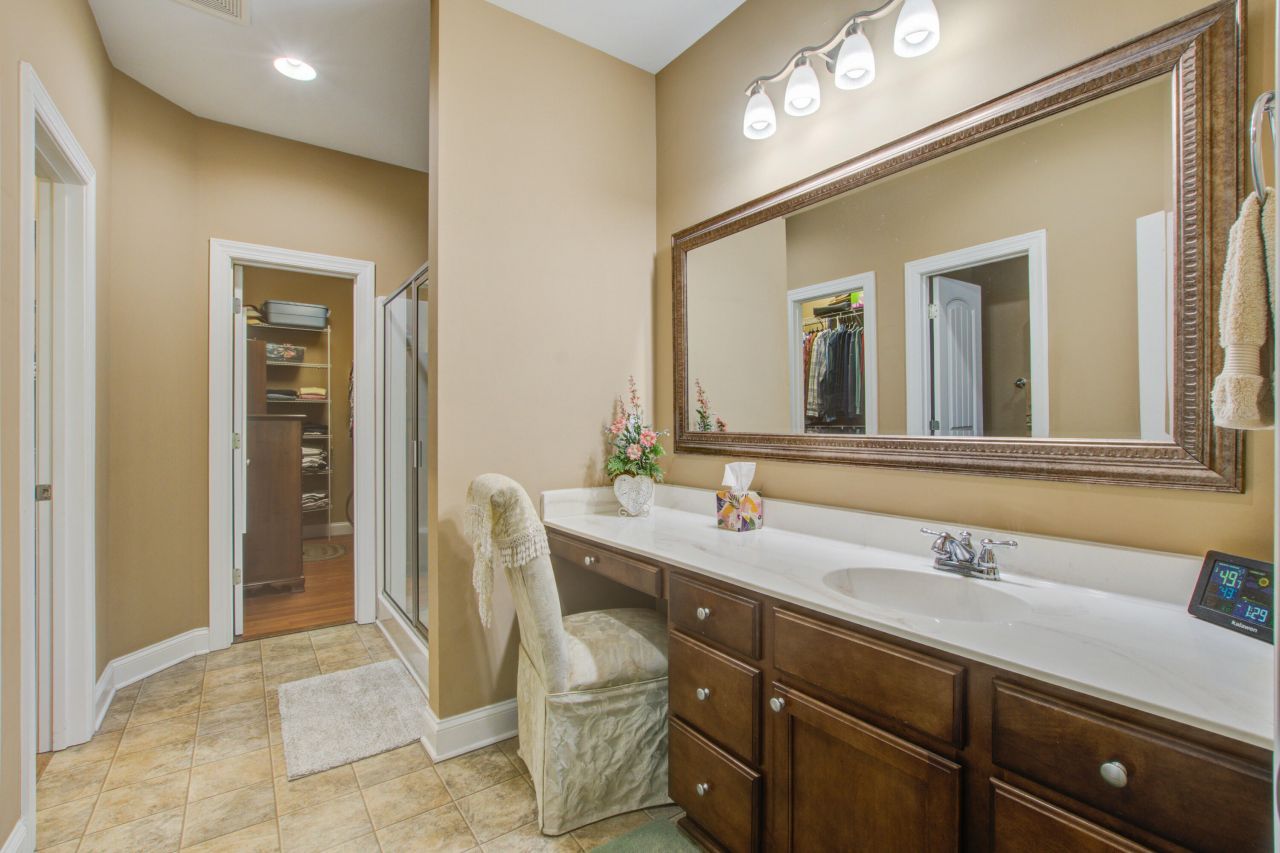 184 Columns Road Photo 23