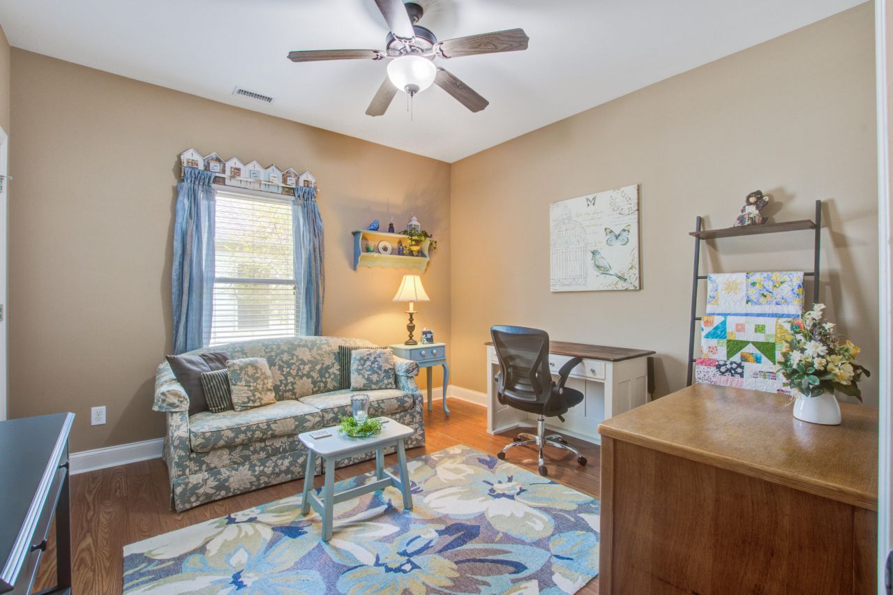 184 Columns Road Photo 25