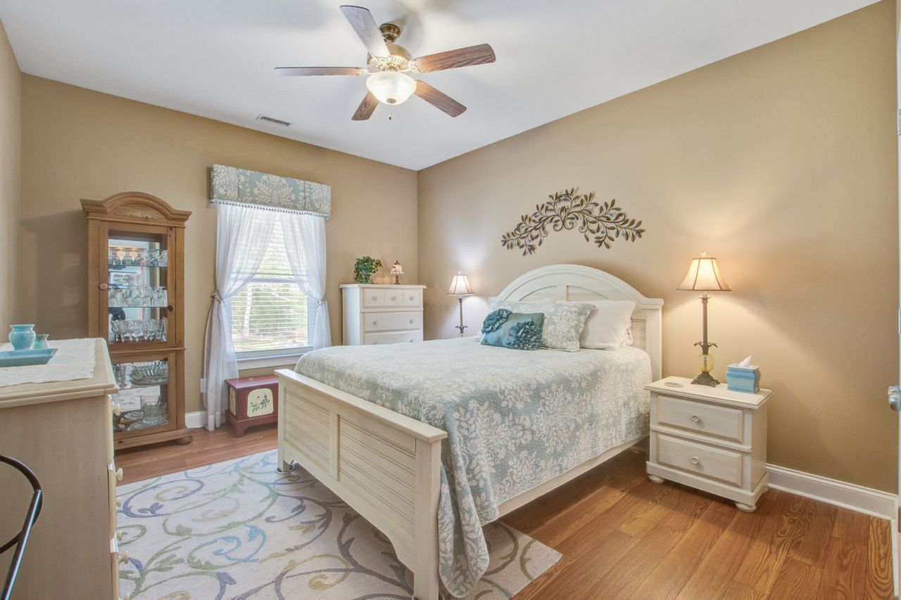 184 Columns Road Photo 27