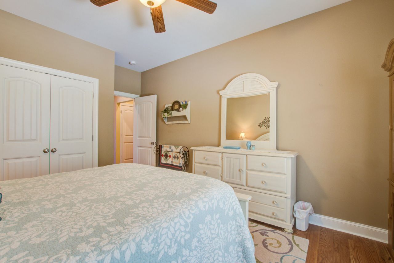 184 Columns Road Photo 28