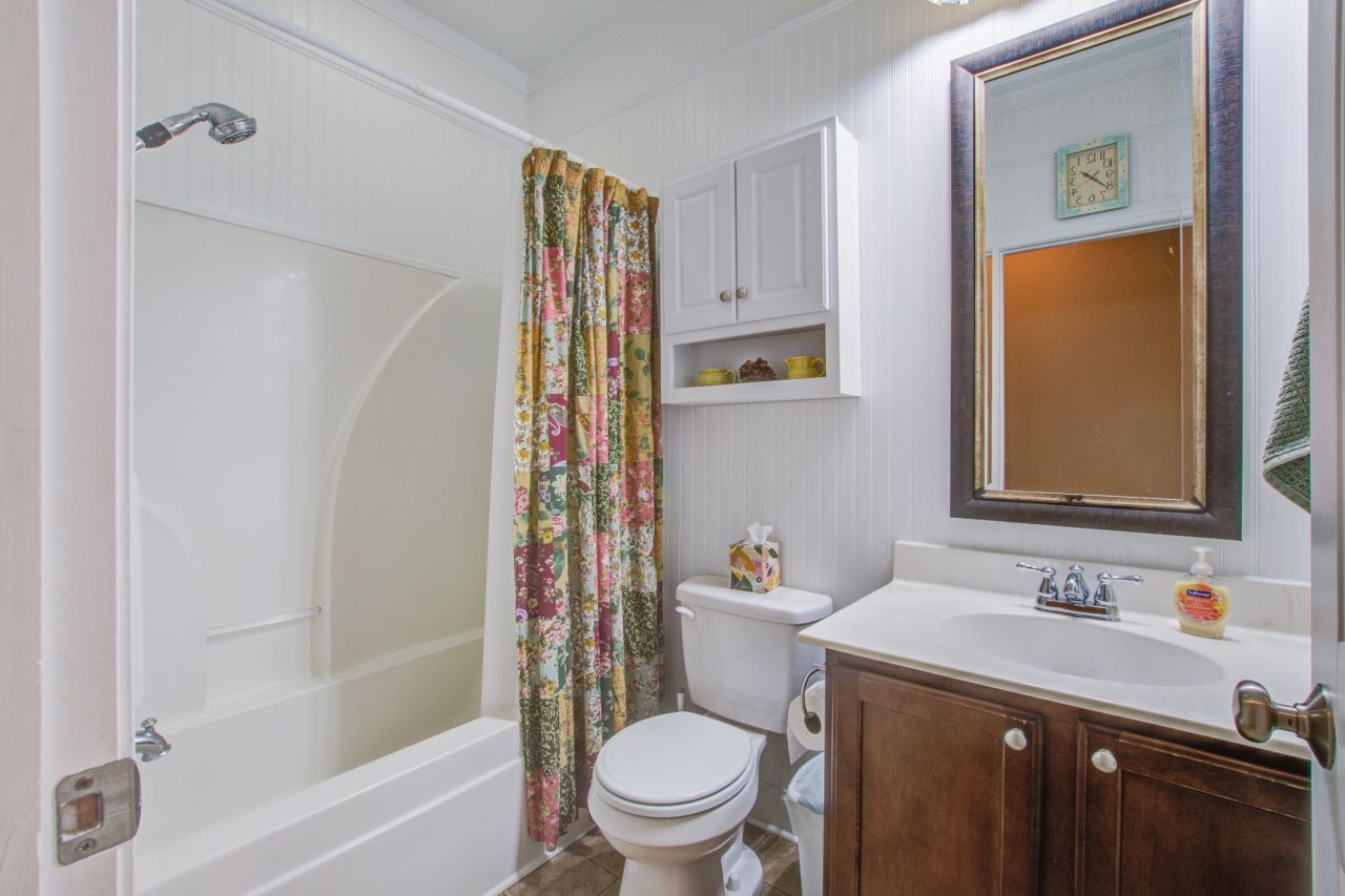 184 Columns Road Photo 29