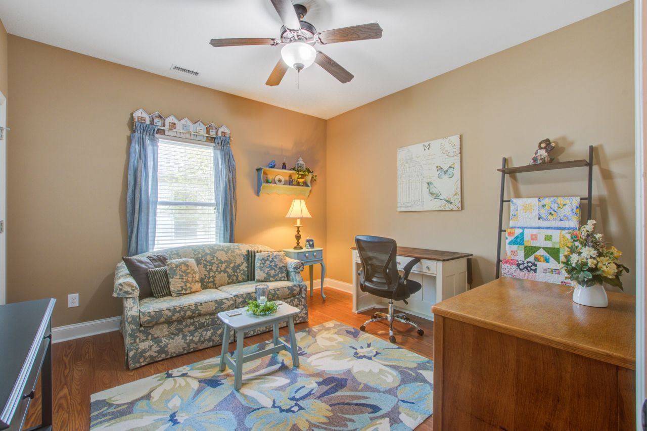 184 Columns Road Photo 32