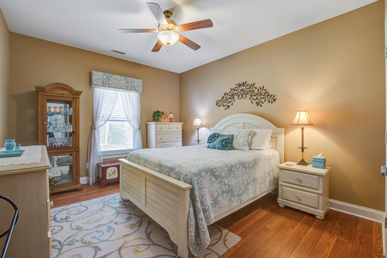 184 Columns Road Photo 34