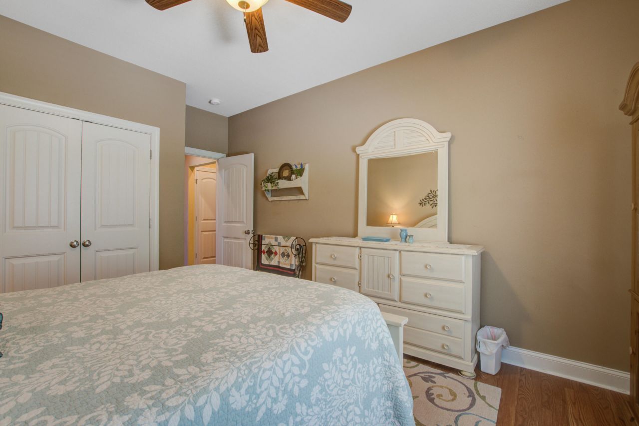 184 Columns Road Photo 35