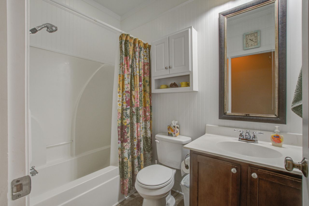 184 Columns Road Photo 36