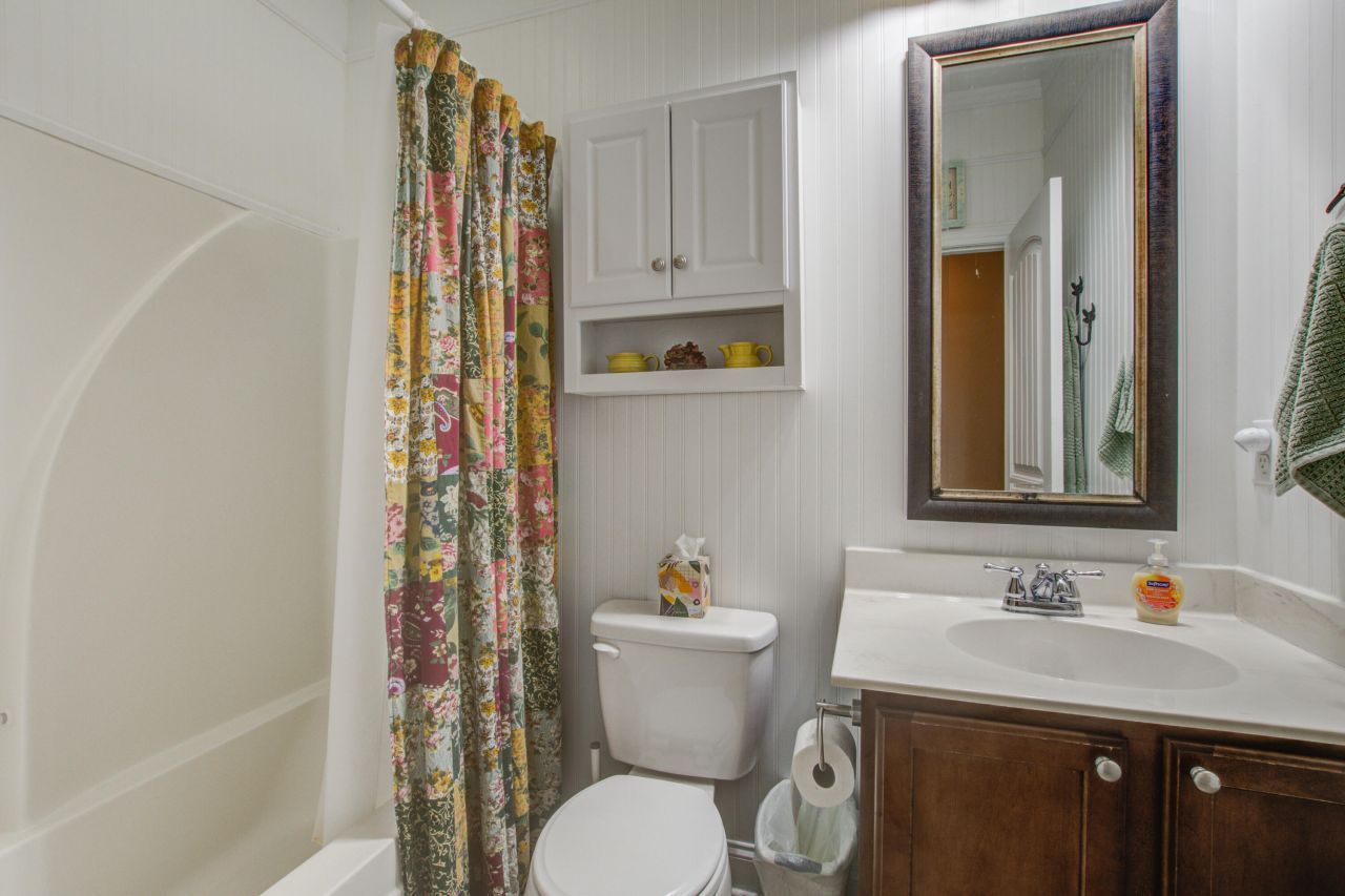 184 Columns Road Photo 37