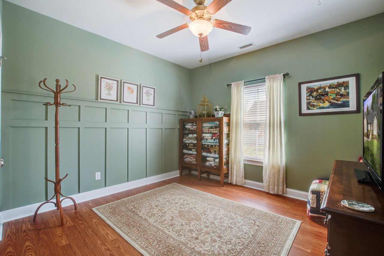 184 Columns Road Photo 38