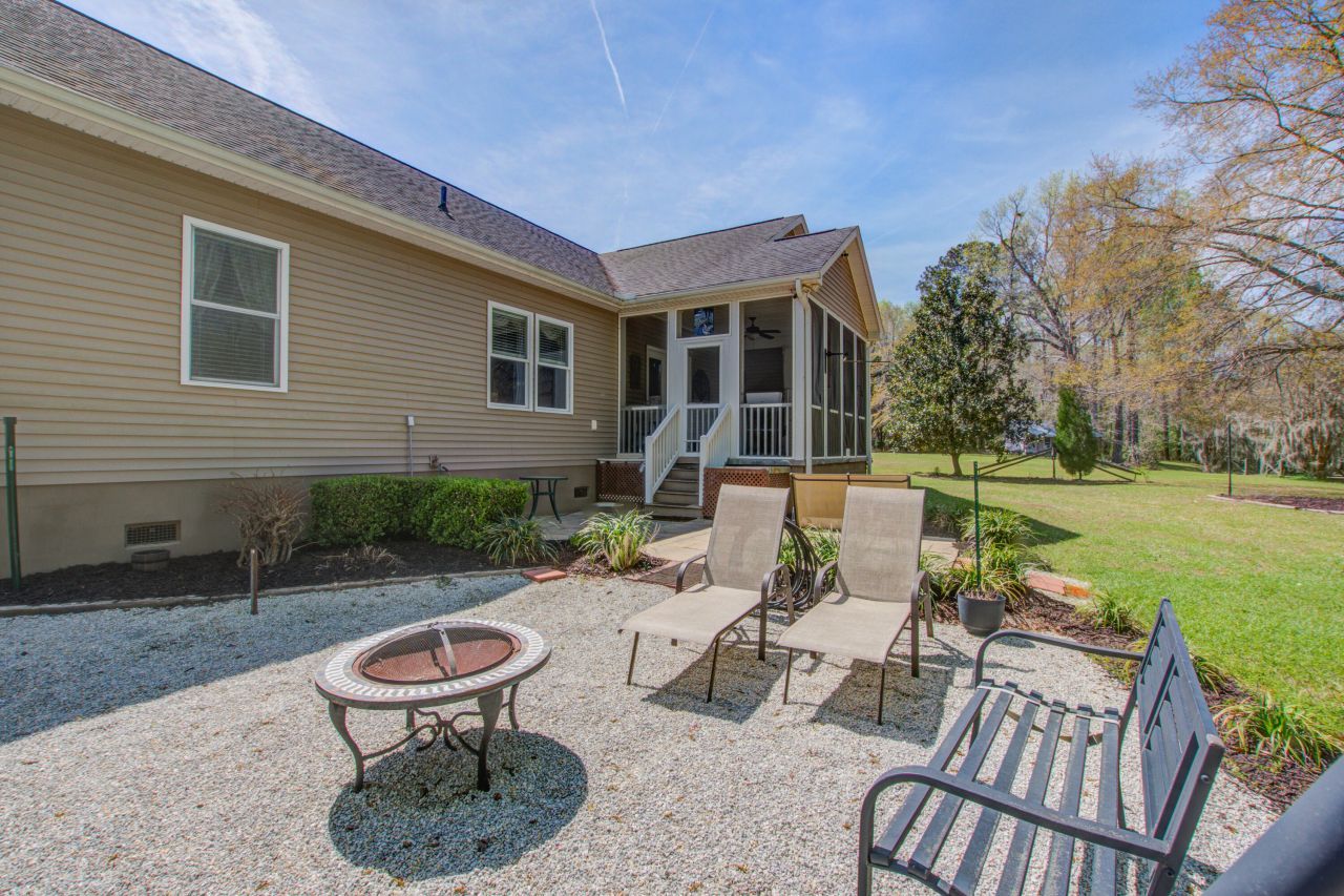 184 Columns Road Photo 44