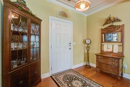 184 Columns Road photo 4