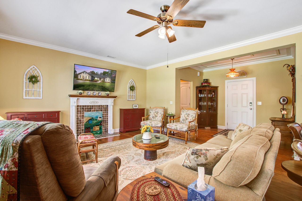 184 Columns Road Photo 7