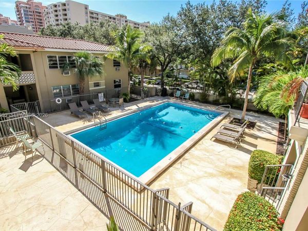 125 Edgewater Dr, Unit 1, Coral Gables, FL 33133